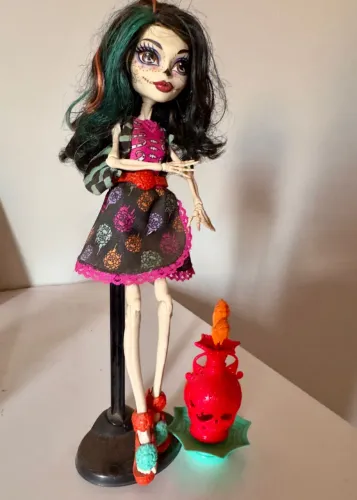 Monster High Skelita Calaveras Art Class