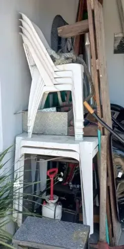 Kit 2 Mesas e 4 Cadeiras de Plástico
