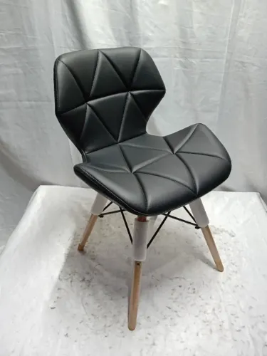 Cadeira Eiffel Design Charles Eames Couro PU Preta
