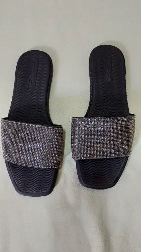 Sandália rasteirinha Moleca com strass tam 38