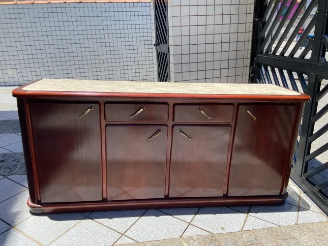 Buffet de madeira maciça e mármore 