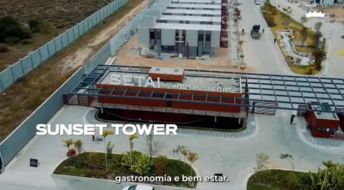 CASA EM CONDOMÍNIO FECHADO COM 365M²