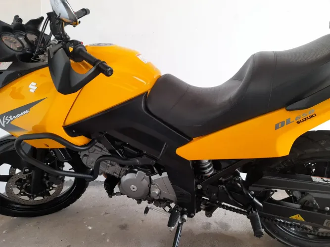 Moto Suzuki v-strom 650 