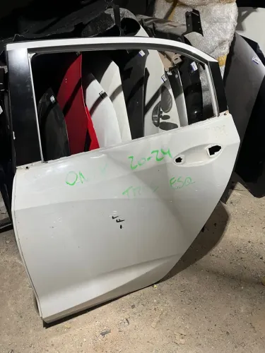 Porta Traseira Esquerda Onix Hatch 2020/2025 lisa