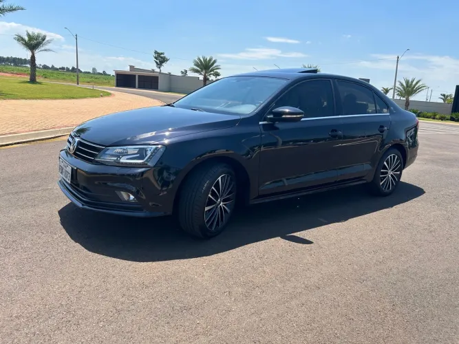 Volkswagen Jetta Highline 2.0 TSI 16V 4P Tiptronic 2017