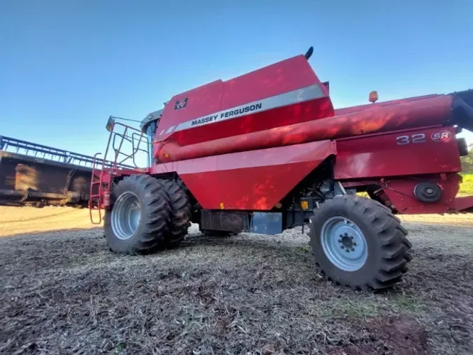 Colheitadeira MF32 2014