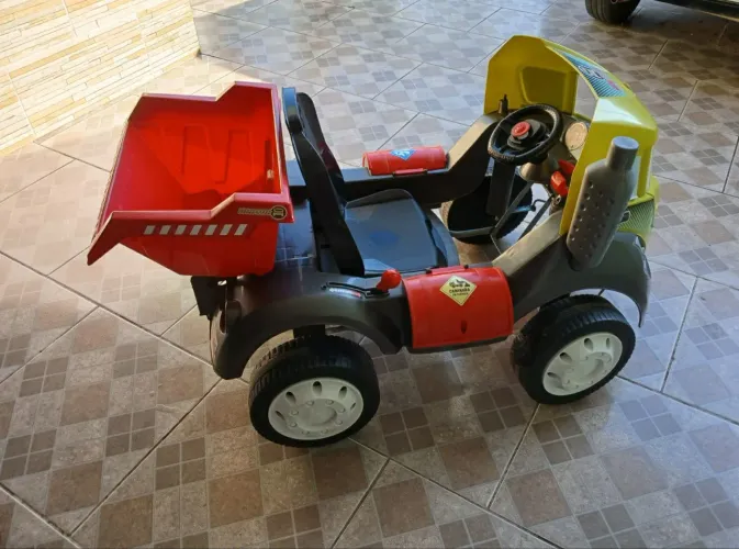 Caminhão de brinquedo Brutus construtor infantil Bandeirantes