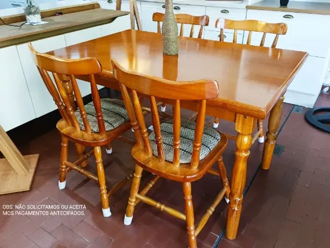 Mesa de Jantar Colonial c/ 04 Cadeiras Piratini (Madeira).