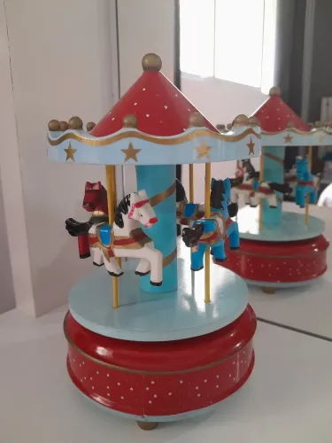 Caixinha de música. Carrossel Decorativo.