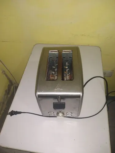 Torradeira Elétrica Compacta e Eficiente