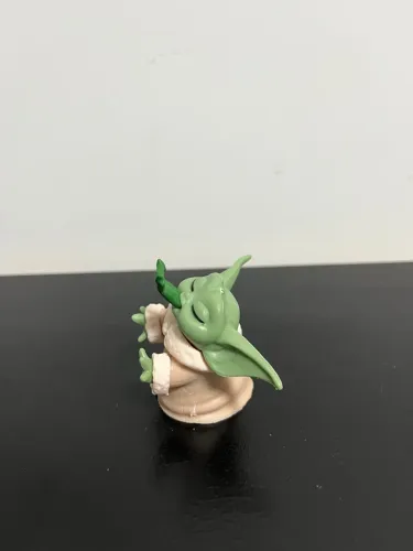 Boneco Colecionável Baby Yoda