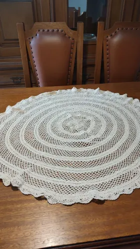 Linda toalha de mesa de crochê artesanal