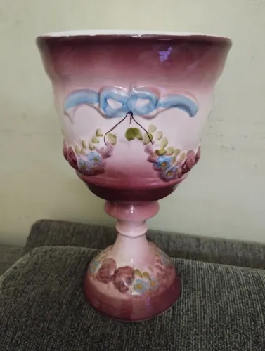 Cálice de louça.