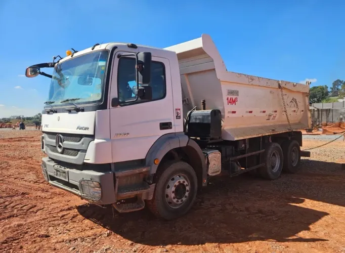 MB 3131 ano 2020, 6x4, com caçamba meia cana de 14 m, em SP
