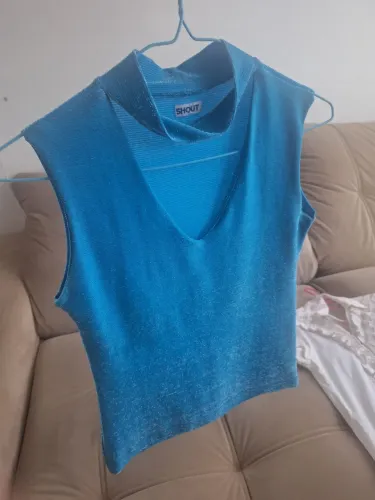 Blusa azul com brilho