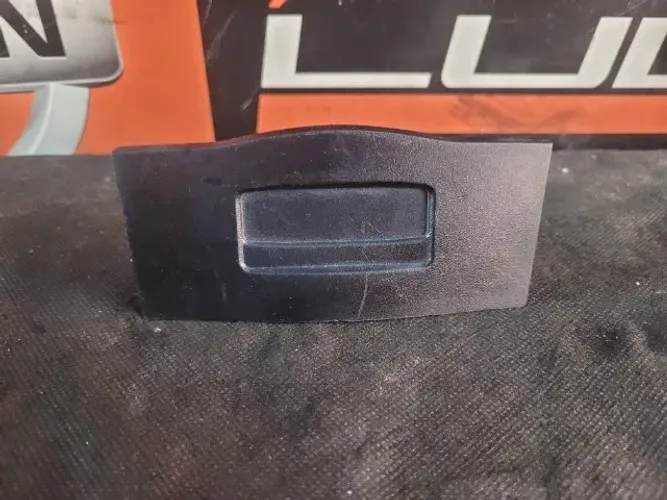 Acabamento Traseiro do Friso da Mala Nissan Versa 2013 a 2019 84810 9KE0C