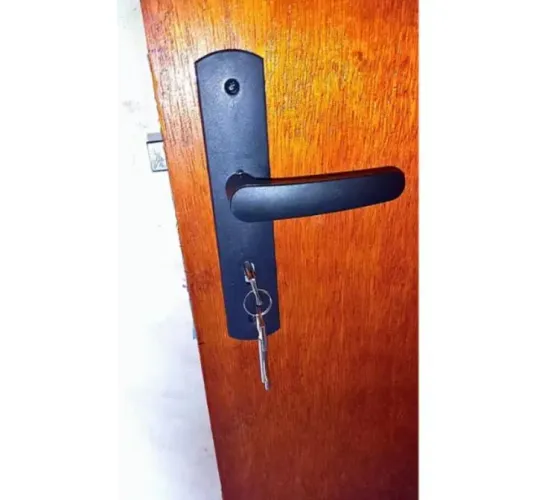 Fechadura para porta com chaves