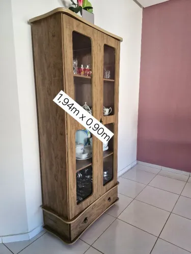Cristaleira de Madeira com espelho, com 2 Portas e 1 Gaveta