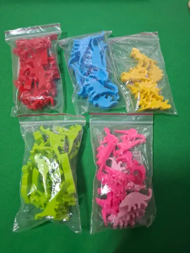 Dinossauros de plástico para jogos de tabuleiro!