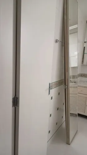Porta camarão de aço inox com espelhos - semi-nova