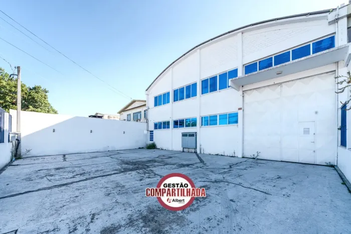 Pavilhão em PORTO ALEGRE, no bairro SÃO JOÃO, à venda.