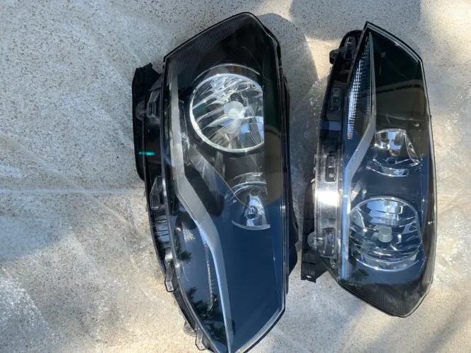 Par de Faróis máscara negra VW usados