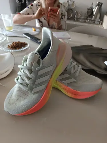 Adidas Ultraboost 5