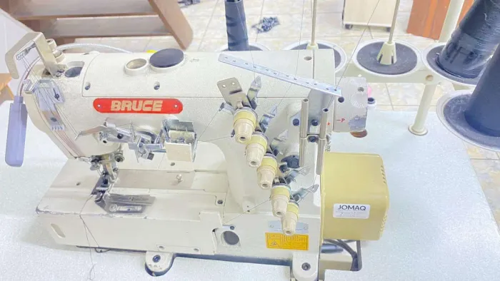 Vendo máquina de costura 