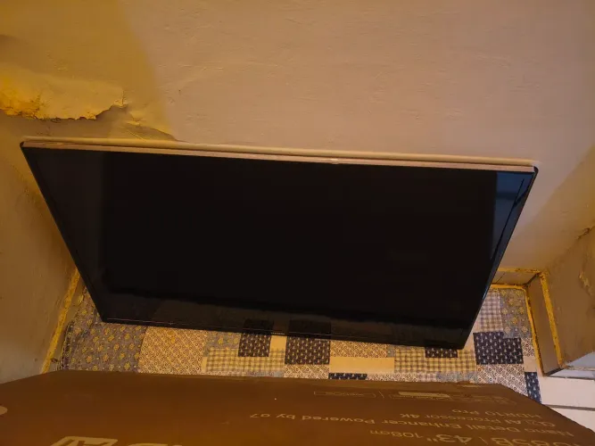 Tv led 42" tela queimada pra retirar Peças