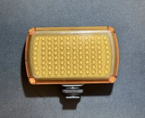 Iluminador LED para Câmera com Filtros Difusor e Âmbar
