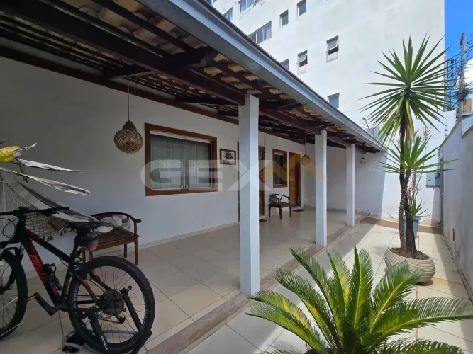 Casa à venda no bairro Sidil, 3 quartos sendo 1 suíte e 4 vagas.