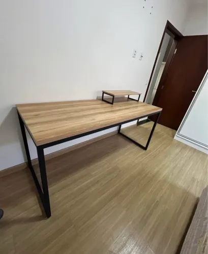 Mesa estilo industrial para escritório