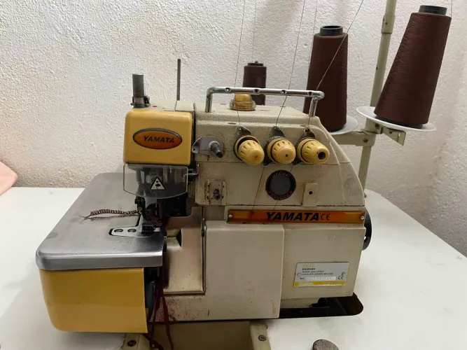 Máquina de costura industrial overloque