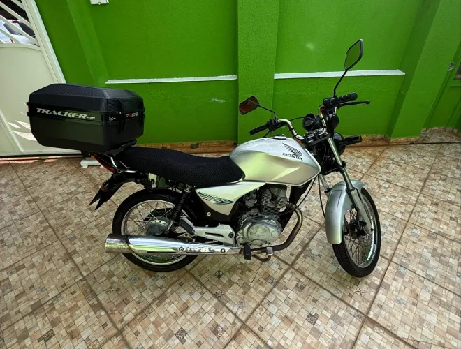 CG 150 ESD - Partida Elétrica, Freio a Disco e Baú para 2 Capacetes