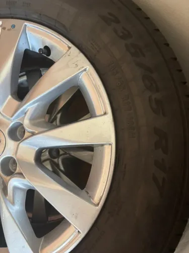 PNEU 235/65/R17 PIRELLI SCORPION (Usado apenas 400km)