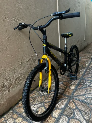 Bicicleta aro 20 semi nova 