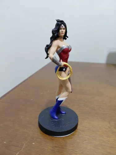 Mulher-Maravilha masterpiece - miniatura eaglemoss
