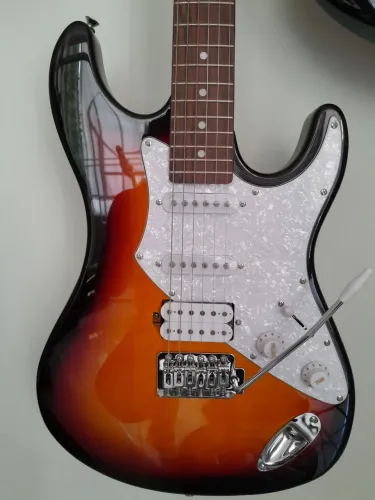 Guitarra nova, loja Área Pro II strato