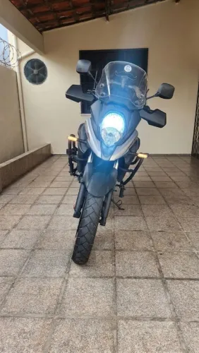 Suzuki V-Strom 650 - Extra - Acessórios Premium (Full LED + CarPlay)