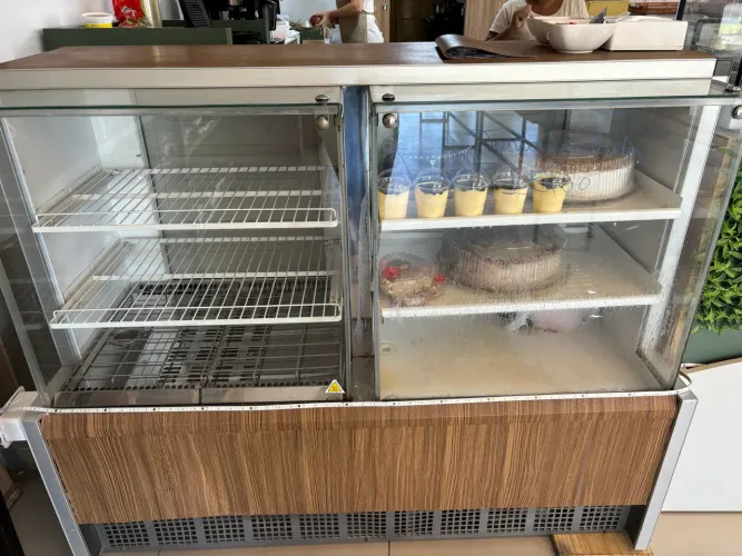 Balcão Expositor Duplo Frio e Neutro para Padaria, Cafeteria e Delicatessen