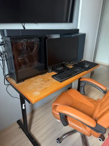 Mesa de escritório em madeira
