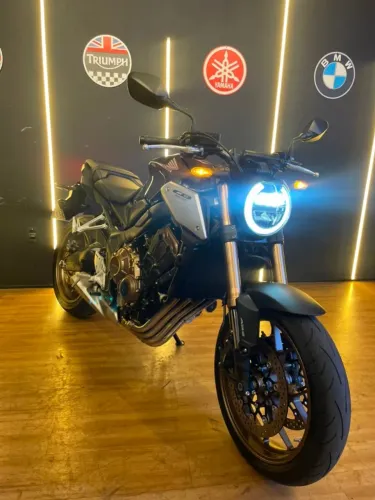 HONDA CB 650 R 2023 IMPECÁVEL