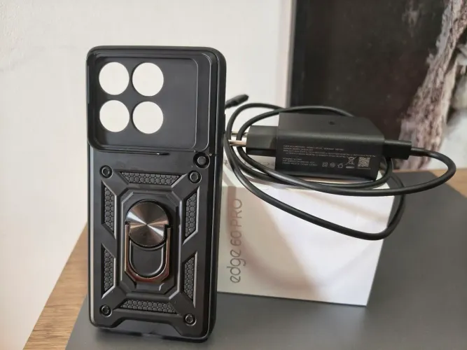 Capa + caixa + carregador original moto Edge 70 Pro