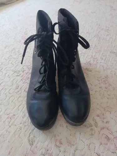 Bota,cano médio tamanho 38