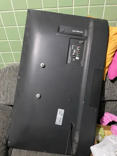 TV LG 43 polegadas com defeito