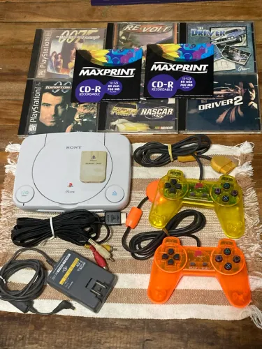 PlayStation PS One PS1 Memory Card +2 controles novos fonte e cabo AV originais +8 jogos