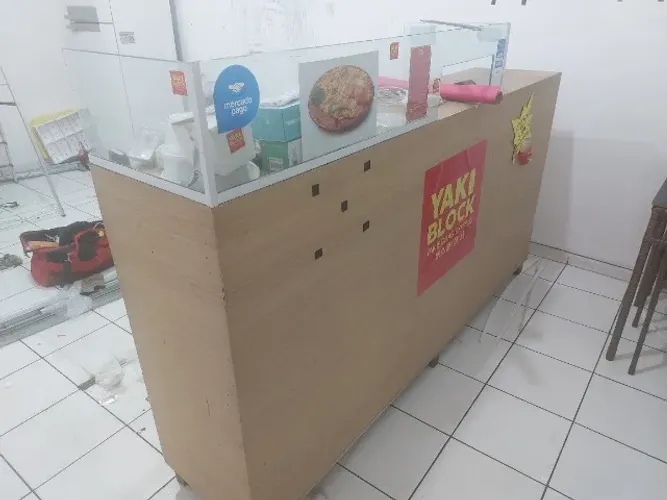Balcão Comercial em Ótimo Estado !