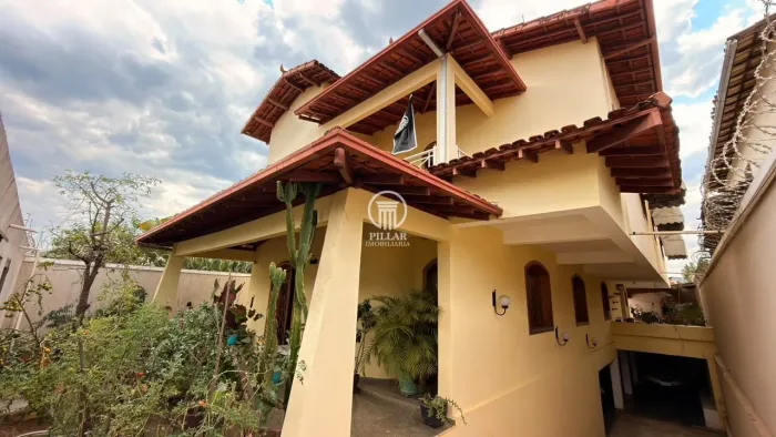 CASA À VENDA NO BAIRRO JARDIM SÃO LUIS MONTES CLAROS/MG