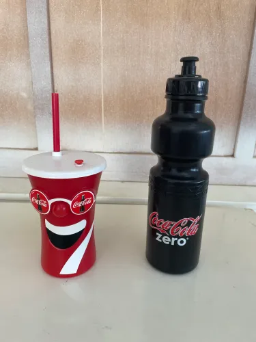 Copo e Garrafa Coca-Cola 