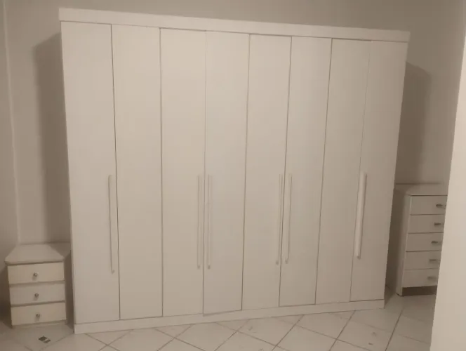 Guarda Roupas Branco com 08 Portas
